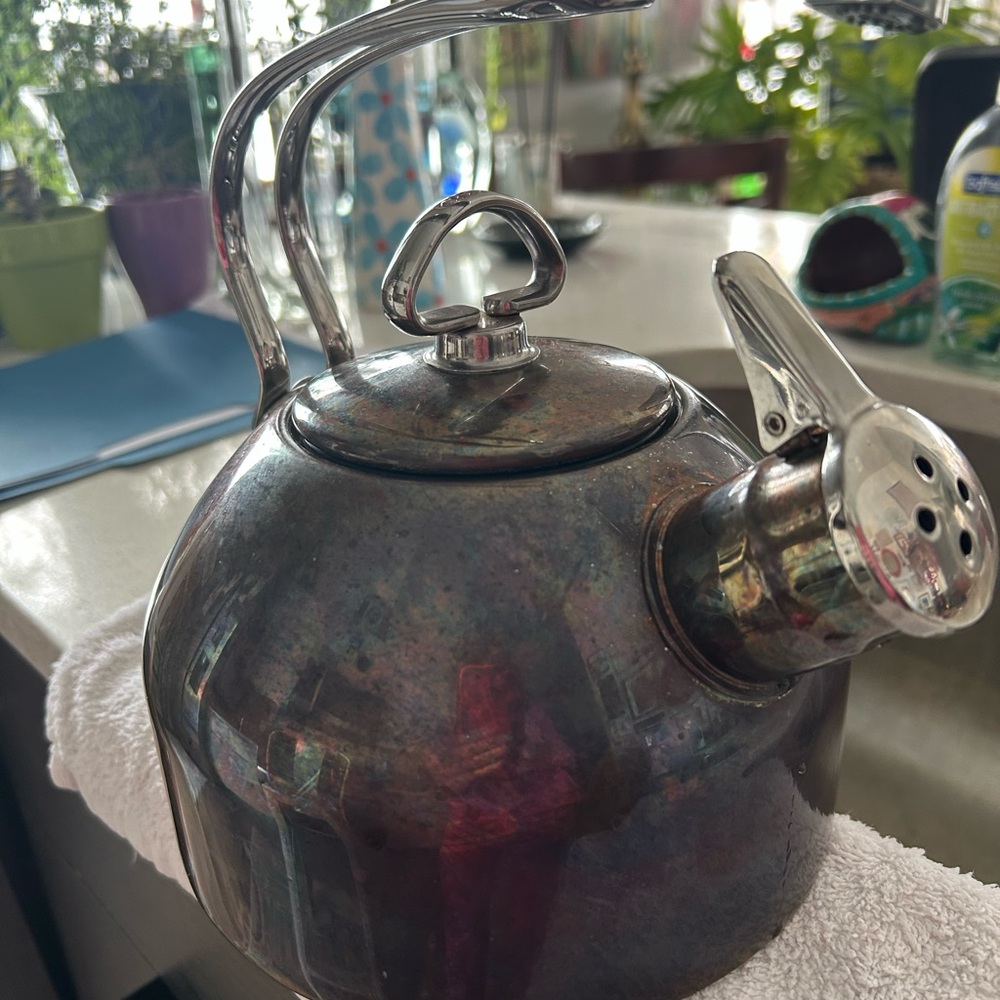 Chantal Classic Onyx Whistling Tea Pot 
Copper Coated Stainless Steel